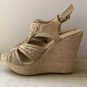 Cathy Jean Beige Wedges size 6.5